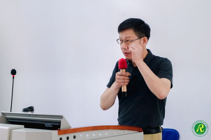 老师讲课.jpg