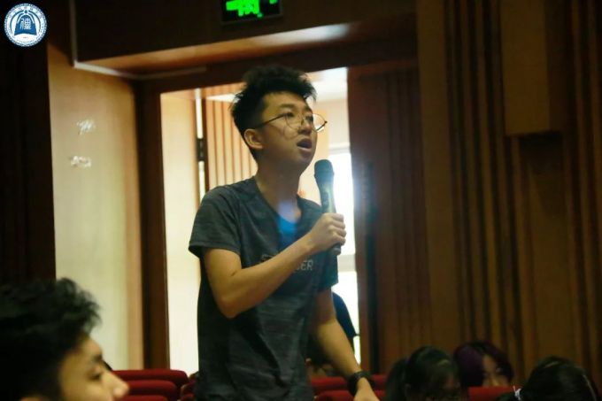 学生提问2.jpg
